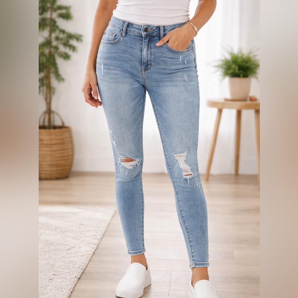 Judy Blue Control Top Skinny Jeans Distressed Light Wash 11/30